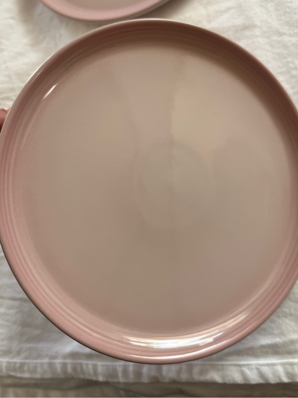 Le Creuset Shell Pink salad Plates - Set of 4 - Picture 2 of 3